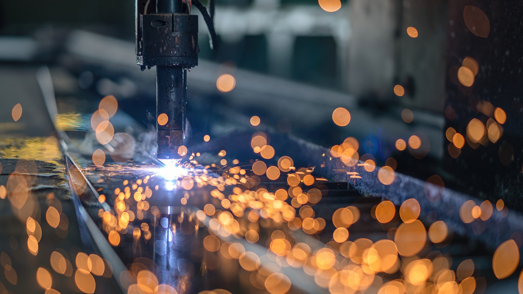 Opstelling voor het snijden en lassen van staal bij een industriële fabrikant 